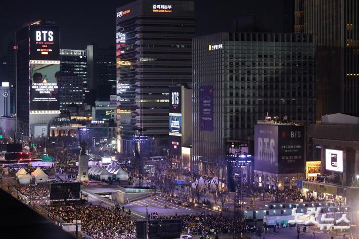 BTS 영상 송출되는 미디어월