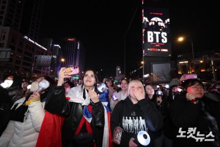 방탄소년단을 기다리는 팬들
