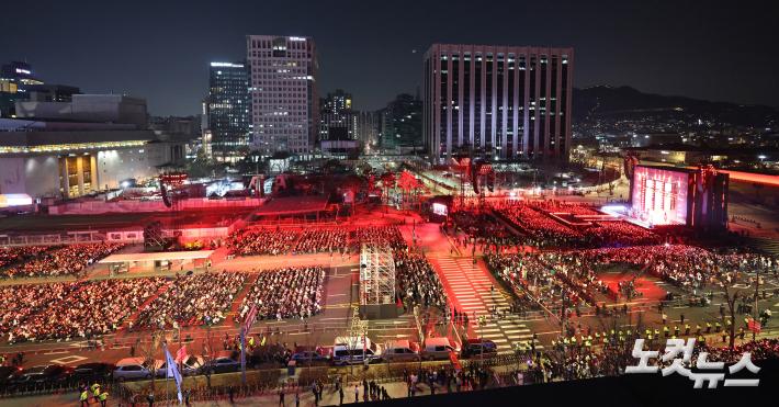 컴백무대 선보이는 BTS