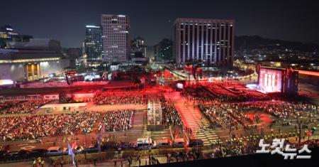 컴백무대 선보이는 BTS