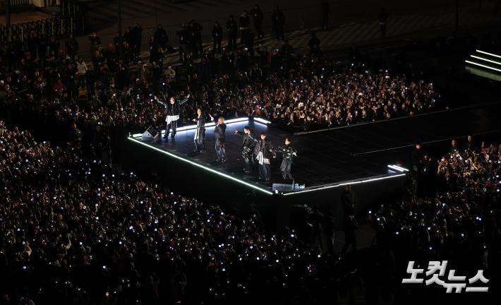 광화문 무대 오른 BTS