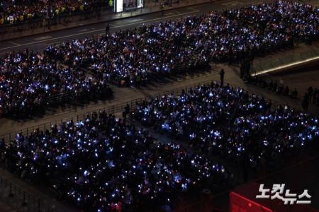 BTS 컴백 라이브: 아리랑 기다리는 팬들