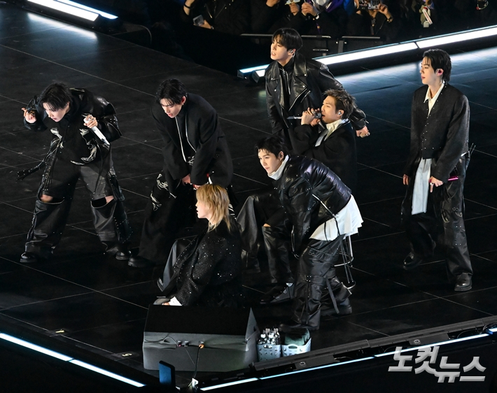 그룹 방탄소년단이 21일 저녁 서울 광화문 광장에서 정규 5집 '아리랑' 컴백 기념 공연을 열었다. 사진공동취재단