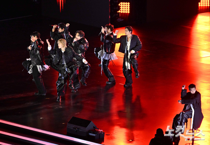 방탄소년단의 컴백 라이브 공연은 1시간 조금 넘게 진행됐다. 사진공동취재단