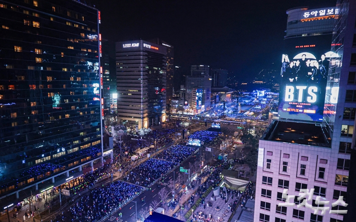 방탄소년단 광화문 공연을 보러 온 관객 모습. 사진공동취재단