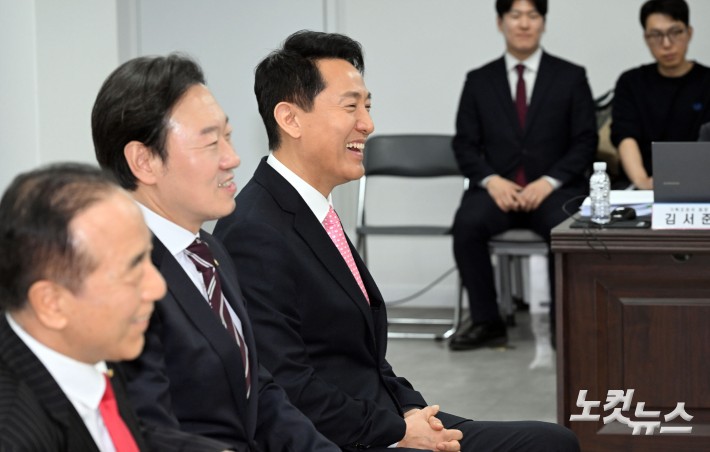 활짝 웃는 오세훈