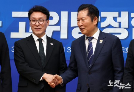 손잡은 김민석 총리-정청래 대표