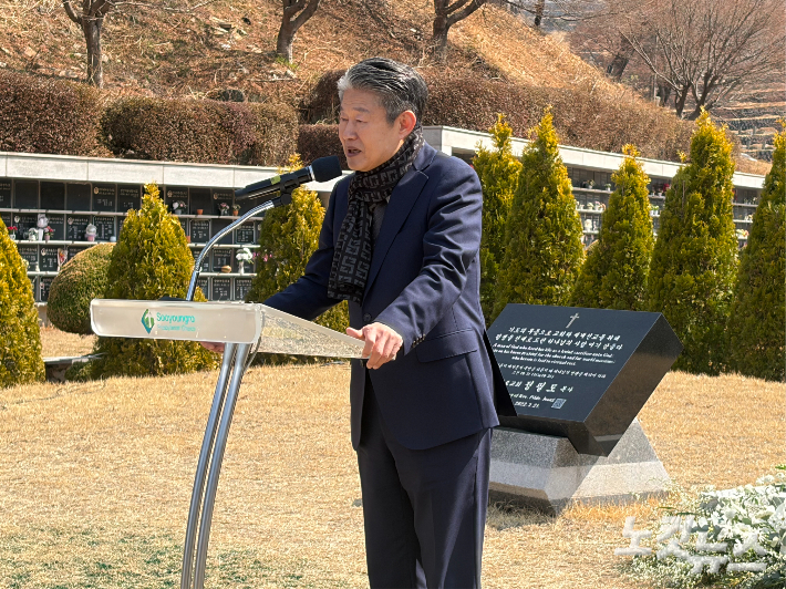 고 정필도 원로목사 4주기 추모예배에서 이규현 목사(수영로교회)가 인사말씀을 전하고 있다. 최태경 아나운서