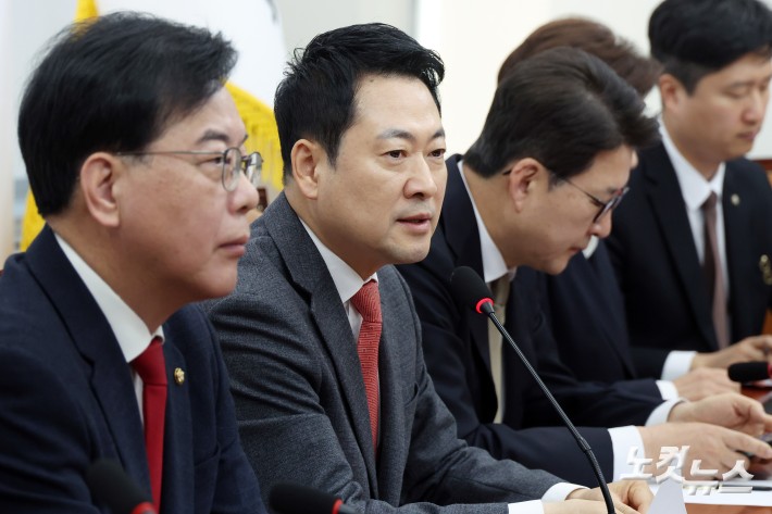 최고위 발언하는 장동혁 대표