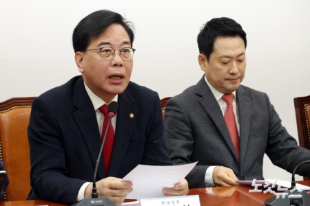 발언하는 송언석 원내대표