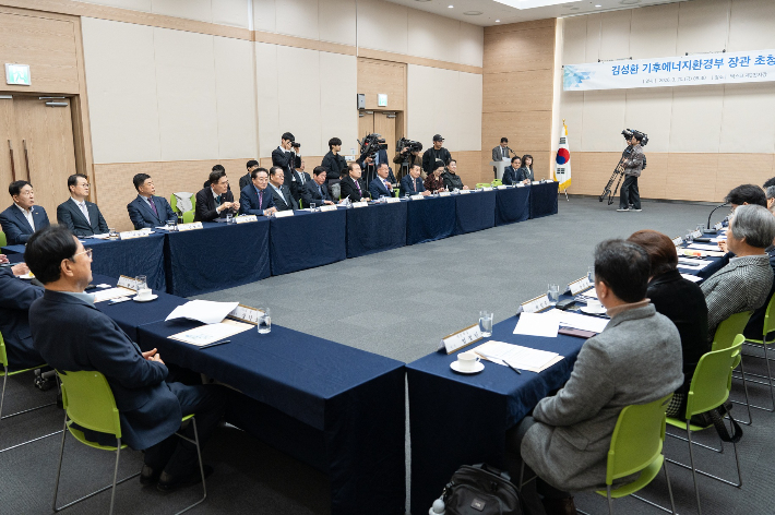 20일 부산 해운대 벡스코에서 열린 김성환 기후에너지환경부 장관과 부산 상공인들간 간담회. 부산상공회의소 제공