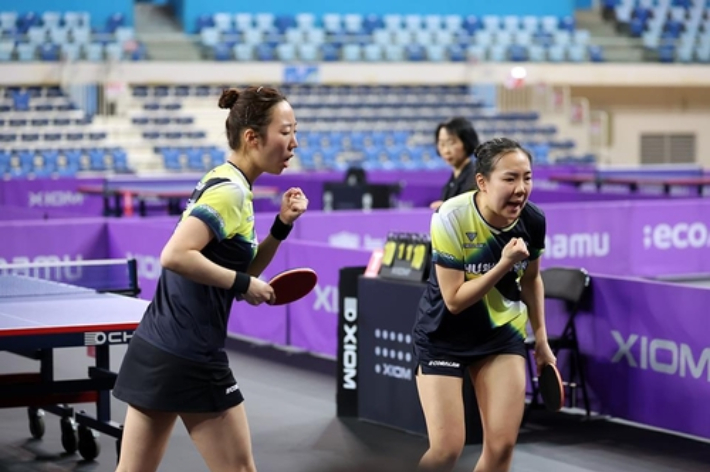 여자 복식 우승을 합작한 양하은(왼쪽)-지은채. 한국프로탁구연맹 