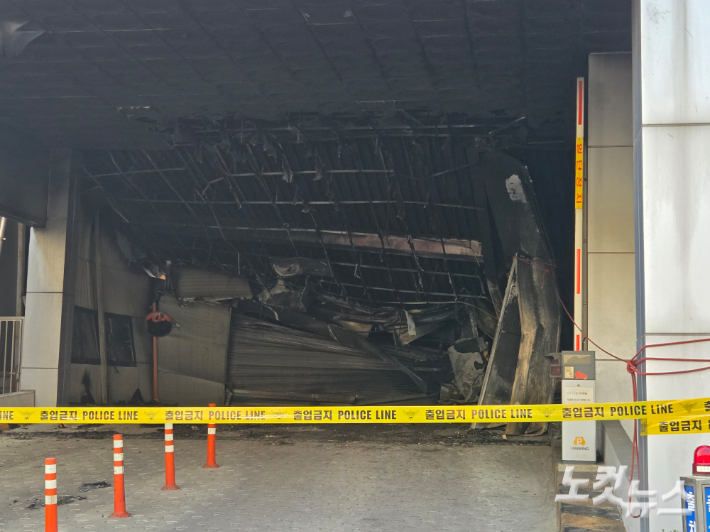 23일 불이 난 안전공업 모습. 박우경 기자