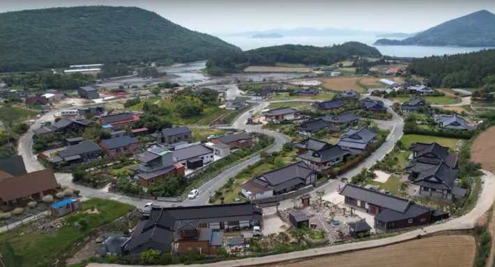 전남에 살아보기 선정 마을-진도 남도전원 한옥마을. 전라남도 제공