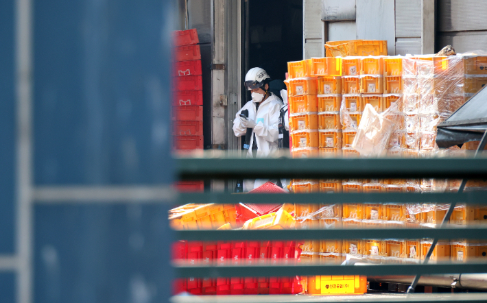 23일 오전 74명의 사상자가 발생한 대전 대덕구 안전공업에서 화재 원인 등을 규명하기 위한 합동감식이 진행되고 있다. 연합뉴스