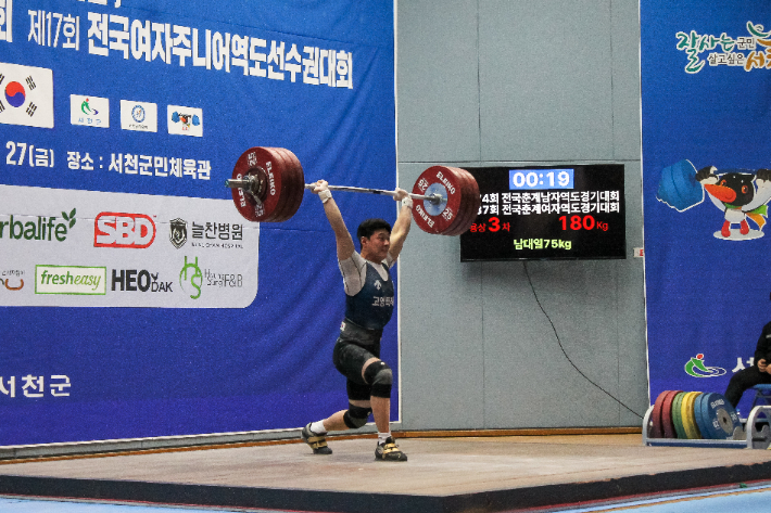 박주현의 경기 장면. 대한역도연맹 제공