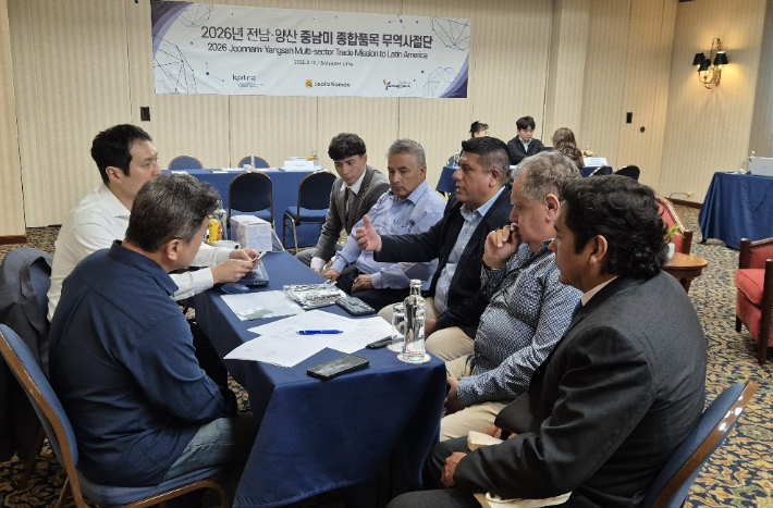 전라남도 2026 중남미 시장개척단이 최근 멕시코시티와 페루 리마에서 현지 기업체 관계자들을 대상으로 수출상담을 하고 있다. 전라남도 제공