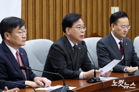 발언하는 송언석 원내대표