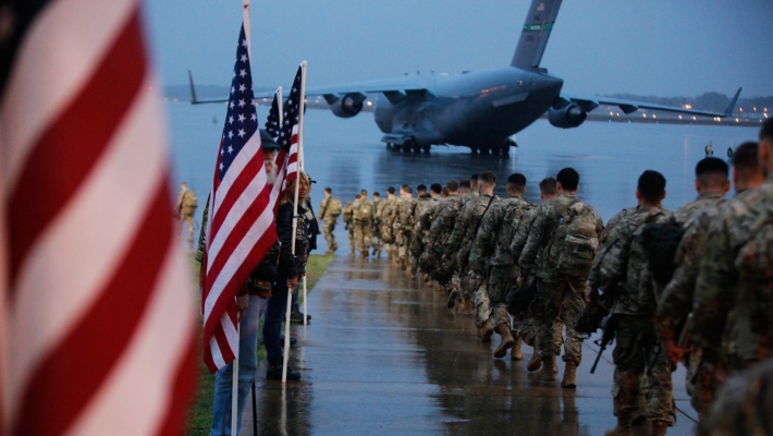 중동에 투입되는 미국 육군 82공수사단 신속대응군 장병들. 연합뉴스