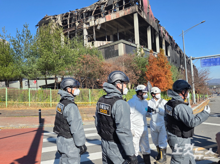 지난해 11월 21일 합동감식이 진행된 충남 천안시 동남구 풍세일반산업단지 내 이랜드 패션물류센터 모습. 박우경 기자