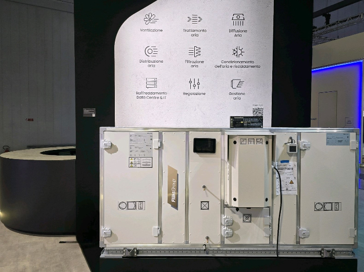 삼성전자가 24~27일(현지시간) 이탈리아 밀라노에서 열린 MCE(Mostra Convegno Expocomfort) 2026에 삼성부스를 마련했다. 플랙트그룹의 공기 조화기(AHU, Air Handing Unit) 'CAIRplus' 이미지. 삼성전자 제공