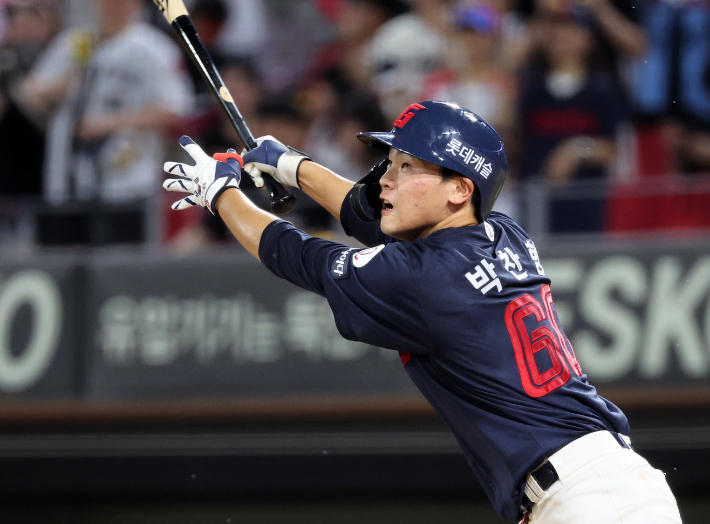 지난해 7월 6일 광주기아챔피언스필드에서 열린 프로야구 롯데 자이언츠와 KIA 타이거즈의 경기. 롯데 박찬형이 6회에 타격하고 있다. 연합뉴스