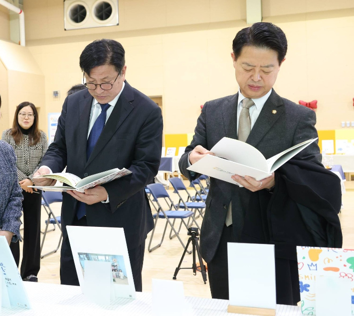 왼쪽부터 도성훈 인천시교육감과 김영호 위원장 모습. 김 위원장 페이스북 캡처