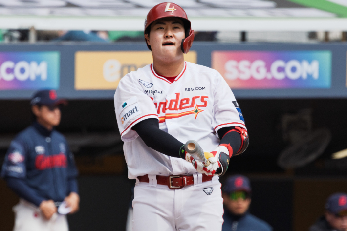24일 롯데전에서 타격하는 SSG 고명준. SSG 랜더스 제공