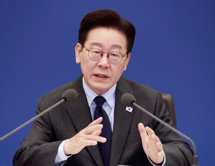 이재명 대통령이 24일 청와대에서 열린 국무회의에서 발언하고 있다. 연합뉴스