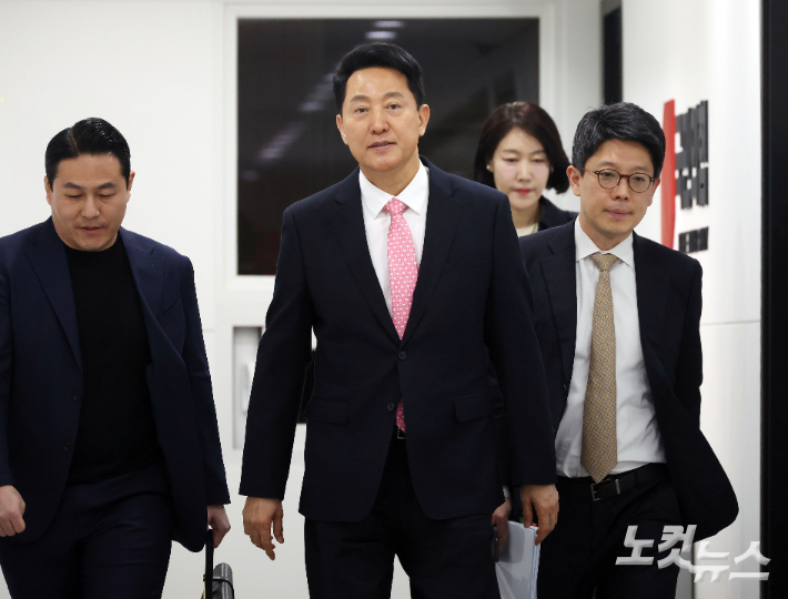 오세훈 서울시장이 22일 오후 서울 여의도 국민의힘 중앙당사에서 열린 전국동시지방선거 서울특별시장 후보자 면접에 참석하고 있다. 황진환 기자