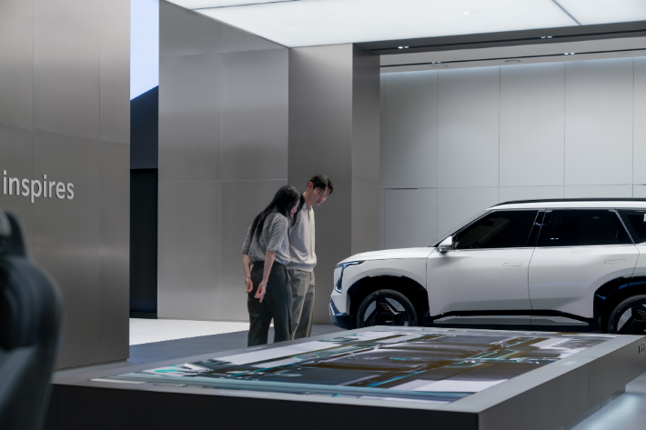 '오토랜드 광주' 브랜드관에 마련된 'EV 익스피리언스 존'. 기아 제공