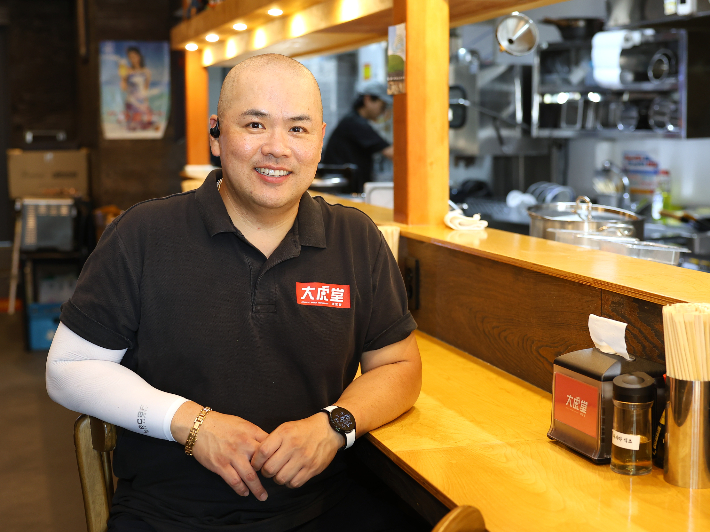 청년 창업 성공 사례로 꼽히는 대호당 김대호 대표가 경주시 황오동 매장에서 포즈를 취하고 있다. 경주시 제공 