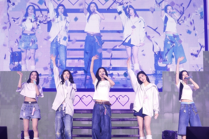 아일릿은 지난 14~15일 이틀 동안 서울 송파구 올림픽공원 티켓링크 라이브 아레나에서 첫 라이브 투어 '프레스 스타트'를 열었다. 빌리프랩 제공