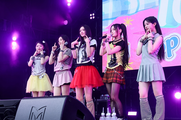 아일릿은 일본에도 정식 데뷔해 여러 음원을 발표했다. 빌리프랩 제공