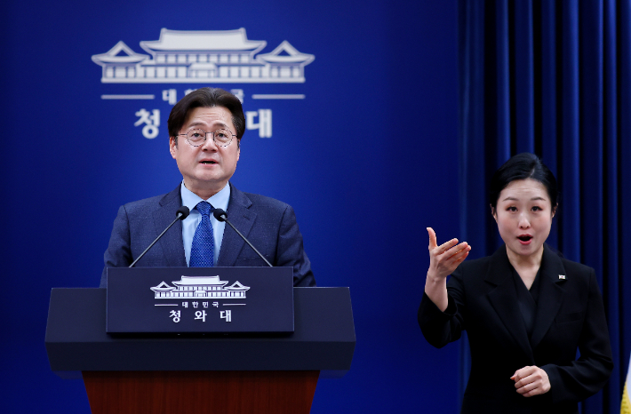 홍익표 정무수석이 지난 20일 청와대 춘추관에서 서울-양평 고속도로 사업 재개 관련 브리핑을 하고 있다. 연합뉴스