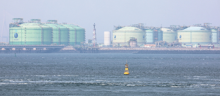 국내 최대 규모의 액화천연가스(LNG) 저장능력을 갖추고 있는 인천 송도 한국가스공사 인천생산기지 내 LNG 저장탱크. 연합뉴스