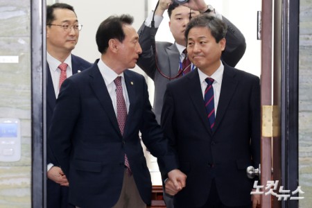 손 꼭 붙잡은 與·野