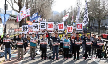 ‘미국·이스라엘 침략전쟁 규탄! 파병 반대!’ 민주노총 결의대회