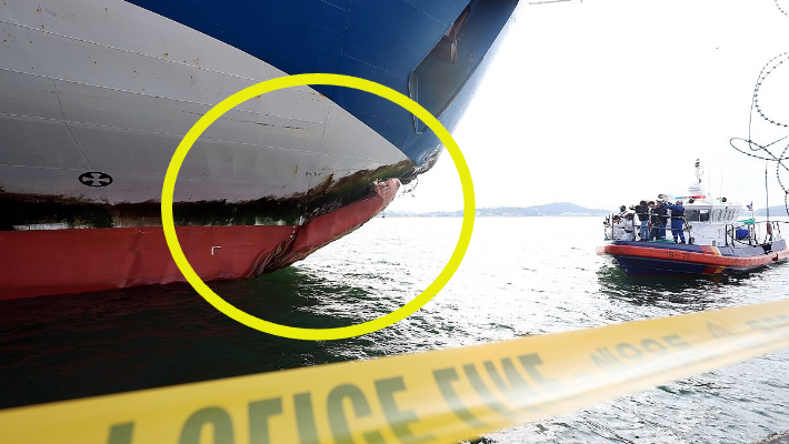 전남 목포시 삼학부두에서 해경과 국과수가 2만 6천톤급 여객선 퀸제누비아2호에 대한 감식을 하고 있다. 연합뉴스