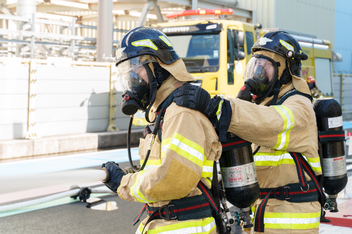 월성원자력본부가 영남119특수구조대와 함께 화재 진압 합동훈련과 소방 훈련을 실시하고 있다. 월성본부 제공
