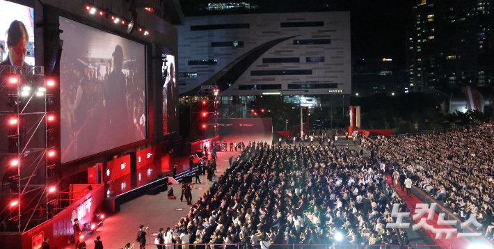 '제30회 부산국제영화제(BIFF)' 개막식. 부산=황진환 기자