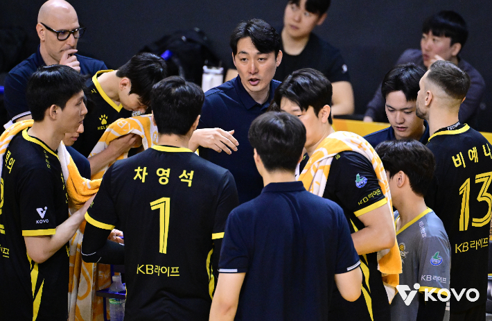 하현용 KB손해보험 감독대행. 한국배구연맹