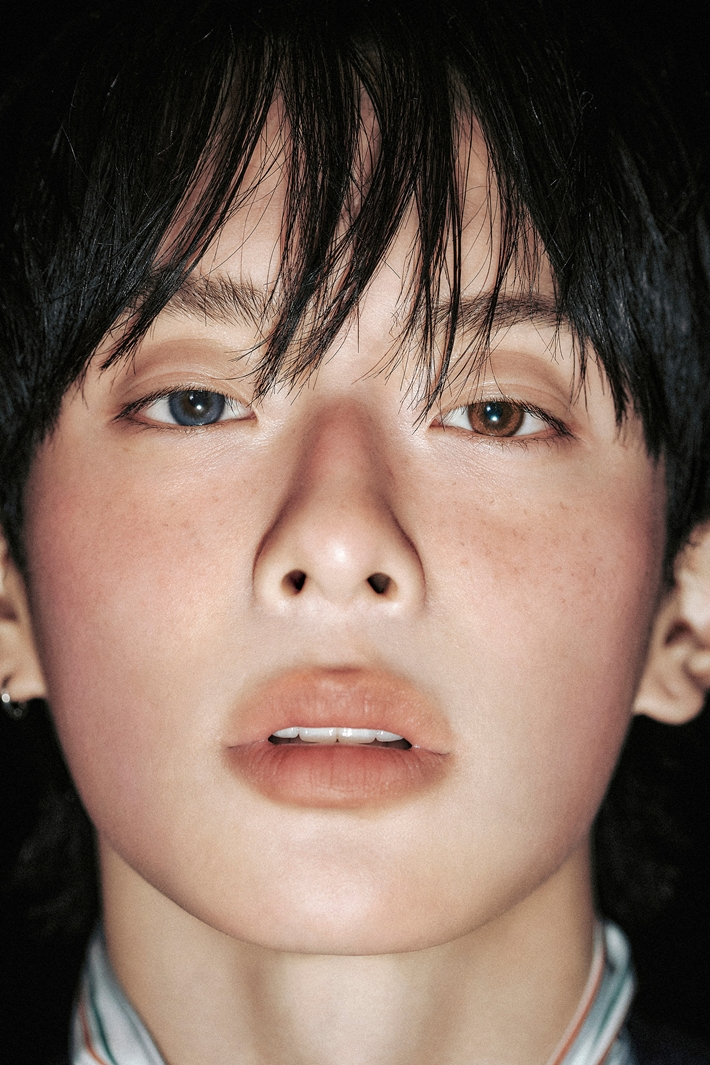 강민은 지난 23일 오후 서울 강남구 젤리피쉬엔터테인먼트 사옥에서 첫 싱글 '프리 폴링' 발매 기념 라운드 인터뷰를 열었다. 젤리피쉬엔터테인먼트 제공