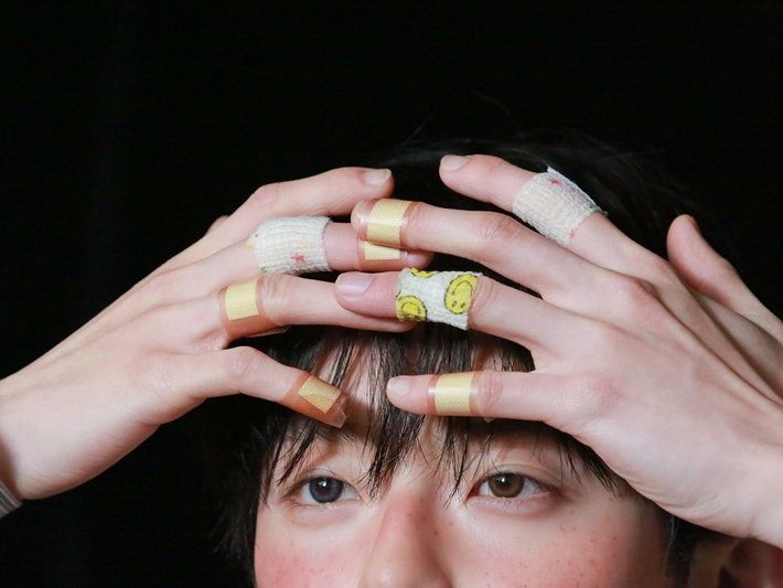 강민은 타이틀곡과 인트로 트랙 작사에 참여했다. 베리베리 공식 트위터