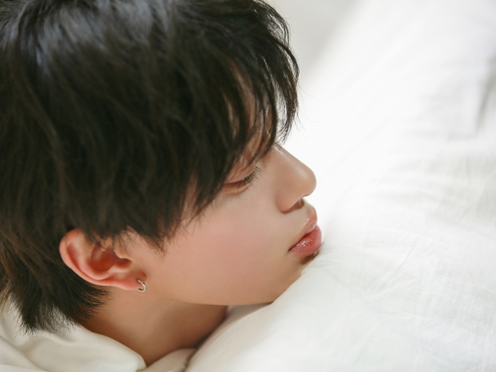 강민은 솔로 앨범에 유독 클로즈업 샷이 많았다고 밝혔다. 베리베리 공식 트위터