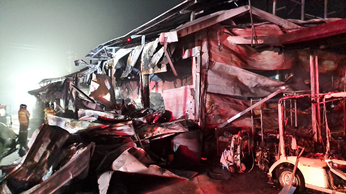 불이 나 전소된 남원의 한 창고. 전북소방본부 제공