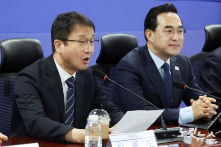 더불어민주당 한병도 원내대표가 26일 서울 여의도 국회 의원회관에서 열린 2026년 추가경정예산안 당정협의에서 발언을 하고 있다.