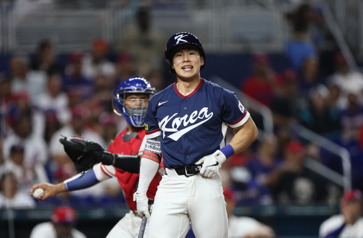 13일(현지 시각) 미국 플로리다주 마이애미 론디포파크에서 열린 월드베이스볼클래식(WBC) 대한민국 대 도미니카공화국 준준결승전. 5회초 1사 한국 김혜성이 삼진 아웃을 당한 뒤 아쉬워하는 모습. 연합뉴스 
