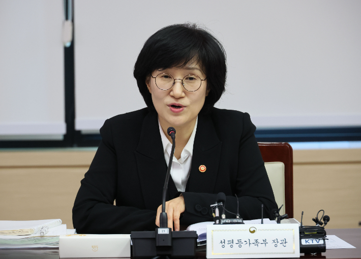 원민경 성평등가족부 장관이 4일 서울 종로구 정부서울청사에서 열린 2026년 성평등·청소년·가족정책 시·도 국장회의에서 인사말을 하고 있다. 연합뉴스