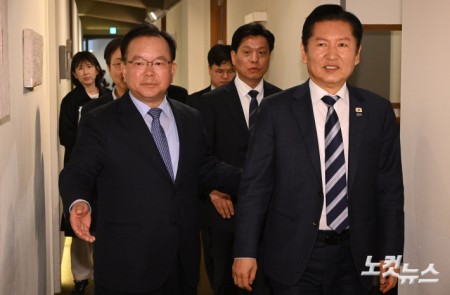 함께 이동하는 김부겸-정청래